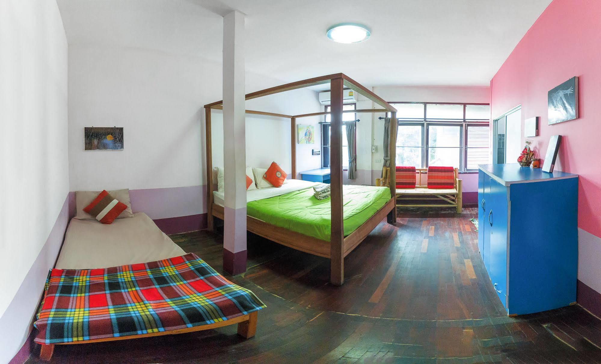 Kikie'S House Hostel Чиангмай Екстериор снимка